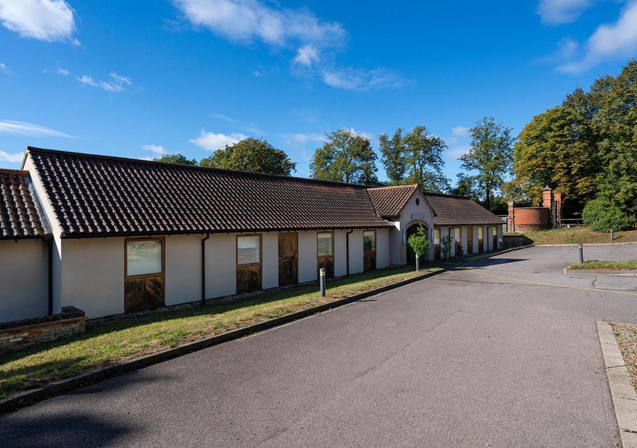 The Ridings At Theobalds Park Hotell Goff's Oak Exteriör bild
